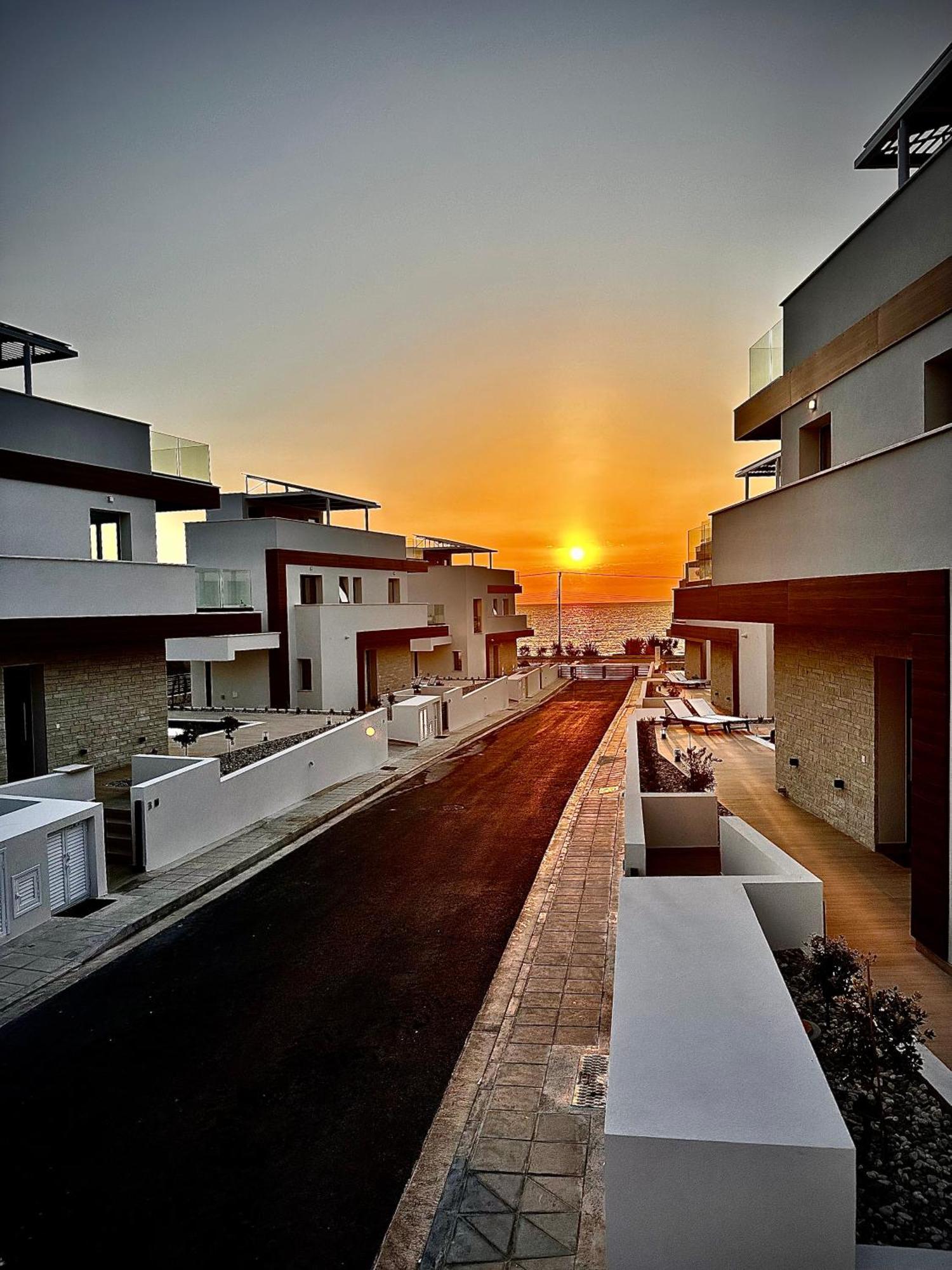 Santa Barbara Seafront Villas W Jacuzzi Pool Paphos Exterior foto