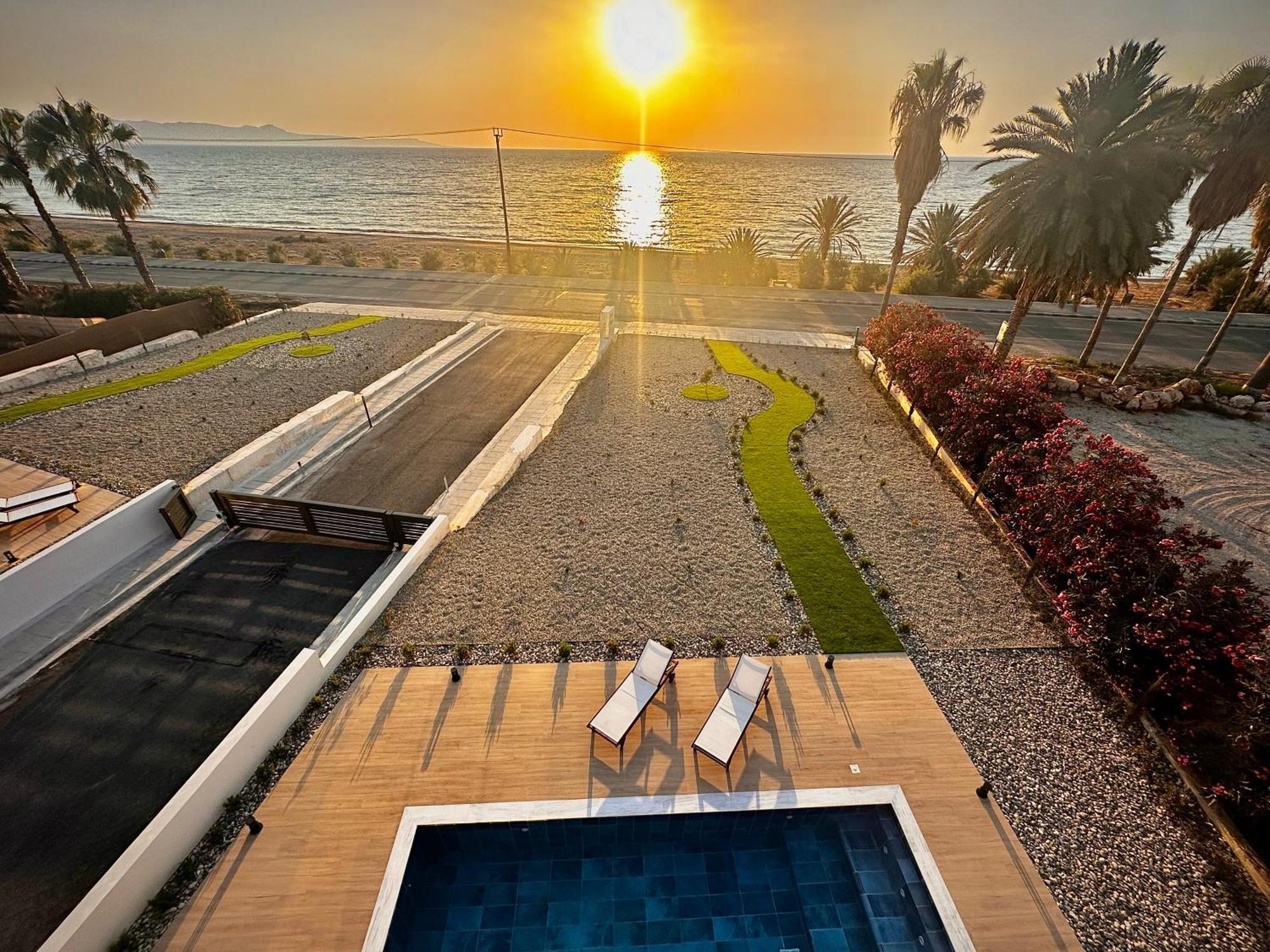 Santa Barbara Seafront Villas W Jacuzzi Pool Paphos Exterior foto